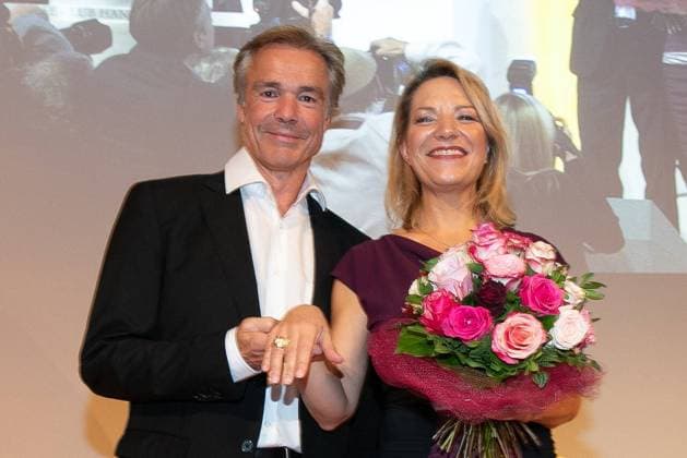Bilder des Jahres 2019, Entertainment 10 Oktober Entertainment Bilder des Tages Hannover, Verleihung des Leibniz Ring Hannover an Meeresbiologin Prof.Dr. Antje Boetius, Laudatio Hannes Jaenicke, im Hannover Congress Centrum, Hannes Jaenicke, Antje Boetius,