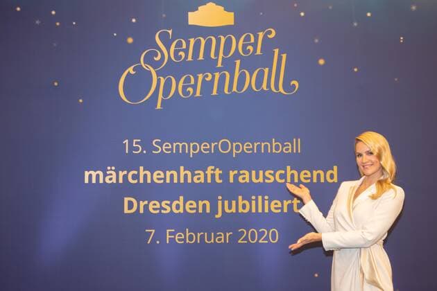 Bilder des Jahres 2019, Entertainment 10 Oktober Im Bild: Judith Rakers wird die neue Moderatorin an der Seite von Roland Kaiser Dresden - Judith Rakers wird neue Moderatorin des 15. SemperOpernballs
