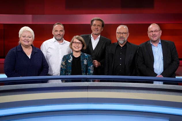 Antje Hermenau, Dirk Neubauer, Clara Ehrenwerth, Hajo Schumacher, Herfried Münkler und Joerg Helge Wagner in der ARD-Talkshow hart aber fair im Studio Adlershof. Berlin, 28.10.2019
