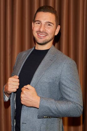 Benjamin Piwko - Praesentation von seinem Buch Man hoert nur mit dem Herzen gut in Berlin am 30.10.2019. Benjamin Piwko - Buchpraesentation
