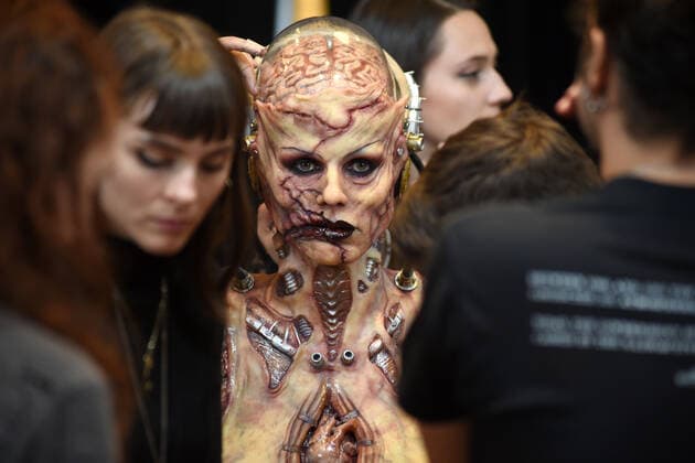 Bilder des Jahres 2019, Entertainment 10 Oktober October 31, 2019, New York, NY, USA: October 31, 2019 New York City..Heidi Klum gets ready for Halloween In the window of Amazon on October 31, 2019 in New York City. New York USA Copyright: xKristinxCallahanx