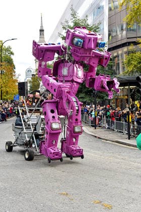 November 9, 2019, London, United Kingdom: A robot made from wheelie bins during The Lord Mayor s Show in London..The traditional yearly procession brings together over 6,500 people, 120 horses and over 60 decorated floats in a major spectacle that dates back to the 13th century. It s 3 miles long and travels from Mansion House to the Royal Courts of Justice where the Lord Mayor takes an oath of allegiance to the sovereign before the Lord Chief Justice. London United Kingdom - ZUMAs197 20191109_zaa_s197_116 Copyright: xDavexRushenx
