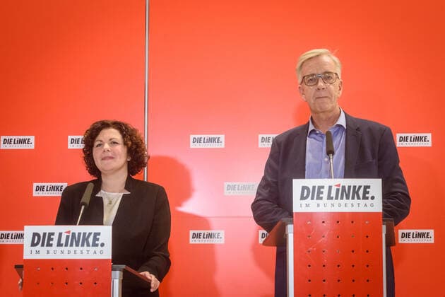 Bilder des Jahres 2019, News 11 November News Themen der Woche KW46 Bundestag, PK der Fraktion Linke - Amira Mohamed Ali und Dietmar Bartsch Deutschland, Berlin - 12.11.2019: Im Bild ist Amira Mohamed Ali (die linke) und Dietmar Bartsch (Fraktionsvorsitzender DIE LINKE im Bundestag) während des Pressestatements im deutschen Bundestags zu sehen. Berlin Bundestag Berlin Deutschland
