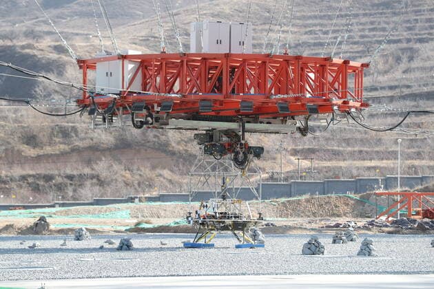Bilder des Jahres 2019, News 11 November News Themen der Woche KW46 News Bilder des Tages (191114) -- HUAILAI, Nov. 14, 2019 -- Photo taken on Nov. 14, 2019 shows the trial ground of an experiment for landing on Mars in Huailai County, north China s Hebei Province. China on Thursday unveiled an experiment simulating the process of a probe hovering, avoiding obstacles and descending to land on Mars. China plans to launch the Mars probe in 2020, aiming to complete orbiting, landing and roving in one mission, an unprecedented achievement, according to the China National Space Administration. How to safely land on Mars is one of the biggest challenges facing the mission. The experiment simulated the gravity of Mars, about one-third of the gravity on Earth, to test the design of the lander. ) (EyesonSci)CHINA-HEBEI-EXPERIMENT FOR LANDING ON MARS (CN) JinxLiwang
