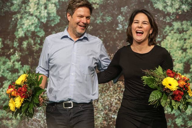 Bilder des Jahres 2019, News 11 November News Themen der Woche KW46 News Bilder des Tages DEU, Deutschland, Nordrhein-Westfalen, Bielefeld, 16.11.2019: Bundesdelegiertenkonferenz, Bündnis 90 Die Grünen. Wahlen zum Amt der Bundesvorsitzenden. Annalena Baerbock, Bundesvorsitzende und Robert Habeck, Bundesvorsitzender wurden als Bundesvorsitzende wieder gewählt.