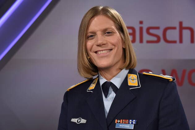 Bilder des Jahres 2019, News 11 November News Themen der Woche Die Soldatin Anastasia Biefang, Deutschlands erste transsexuelle Kommandeurin der Bundeswehr zu Gast in der ARD Talkshow Maischberger . die Woche am 20.11.2019 in Köln.