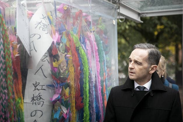 Bilder des Jahres 2019, News 11 November News Themen der Woche Bundesaussenminister Heiko Maas, SPD, aufgenommen bei der Besichtigung des Friedensparks, Mahnmal fuer die Kinder und Laeuten der Friedensglocke Hiroshima, Japan. 22.11.2019. Hiroshima Japan