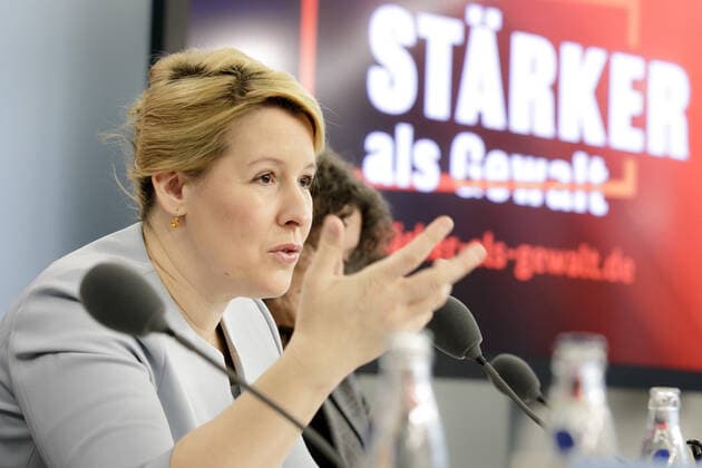 Bilder des Jahres 2019, News 11 November News Themen der Woche KW48 News Bilder des Tages Bundesfamilienministerin Franziska Giffey, SPD, bei einer Pressekonferenz zur Partnerschaftsgewalt in Deutschland und Vorstellung der Kampagne Staerker als Gewalt. Berlin, 25.11.2019 Berlin Deutschland