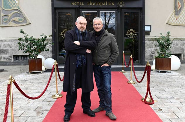 Bilder des Jahres 2019, Entertainment 11 November Entertainment Themen der Woche KW48 Dietmar Bär und Klaus J. Behrendt beim Fototermin am Set des 80. Tatorts aus Köln Tatort - Der Tod der Anderen am Hotel Rheinpalais. Köln, 27.11.2019
