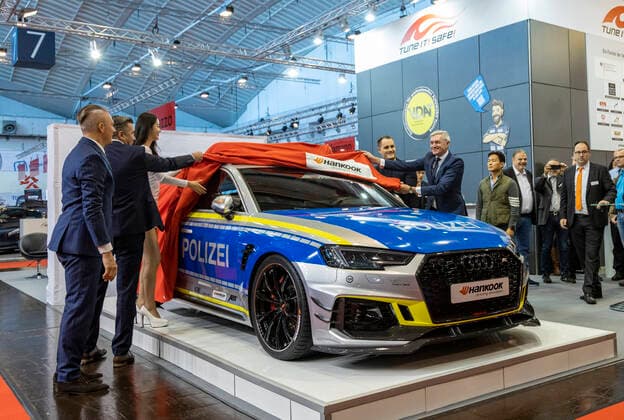 Bilder des Jahres 2019, News 11 November News Themen der Woche KW48 News Bilder des Tages Essen Motor Show 2019, Essen, Deutschland Essen, Germany. 29 November 2019. TUNE IT! SAFE! turns a station wagon into a tuned police car for the first time with ABT Sportsline. The Audi RS 4 Avant served as a basis for creating the TUNE IT! SAFE! campaign car. The ABT RS4-R in police uniform celebrates its world premiere at the Essen Motor Show. Preview day at the Essen Motor Show 2019. The trade show runs from 30. November to 8. December and expects to attact more than 300,000 visitors.