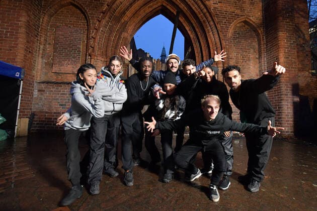 Bilder des Jahres 2019, Entertainment 12 Dezember Entertainment Bilder des Tages Fototermin am Set von Fly Katja von Garnier mit den Flying STteps Fototermin am Set von Fly, zu den Dreharbeiten des neuen Films von Katja von Garnierin der Ruine Franziskaner-Klosterkirche in Berlin am 06.12.2019