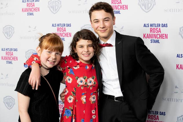 Bilder des Jahres 2019, Entertainment 12 Dezember Entertainment Bilder des Tages Hannah Kampichler, Riva Krymalowski und Marinus Hohmann bei der Premiere des Kinofilms Als Hitler das rosa Kaninchen stahl in der Astor Film Lounge im Arri. München, 15.12.2019