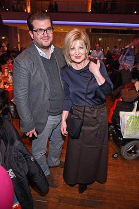 Carmen Nebel mit Sohn Gregor Nebel bei 25 Jahre Weihnachten mit Frank Zander - Ein Fest für Obdachlose und Hilfsbedürftige im Estrel Convention Center in Berlin am 20.12.2019