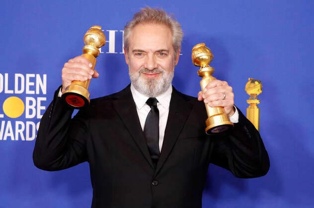 Bilder des Jahres 2020, Entertainment 01 Januar Entertainment Themen der Woche KW01 Entertainment Bilder des Tages Sam Mendes mit dem Preis für den Besten Film - Drama für 1917 und als bester Regisseur bei der Verleihung der 77. Golden Globe Awards im Beverly Hilton Hotel. Beverly Hills, 05.01.2020