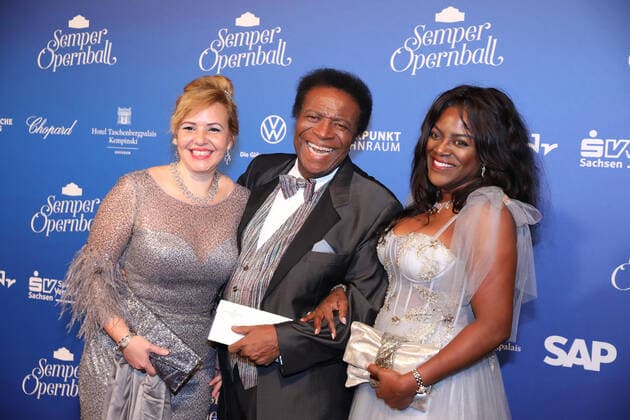2020 Bilder des Jahres, Entertainment 02 Februar Entertainment Themen der Woche KW06 Entertainment Bilder des Tages Im Bild: Roberto Blanco mit Frau Luzandra Strassburg (aufgenommen am 07.02.2020) Dresden - SemperOpernball 2020