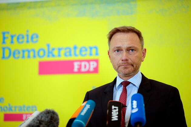 2020 Bilder des Jahres, News 02 Februar News Themen der Woche KW07 News Bilder des Tages 10.02.2020, Berlin, Deutschland - Pressestatement von FDP-Chef Christian Lindner zum AKK-Rueckzug. Foto: Christian Lindner, FDP-Bundesvorsitzender, bei einem Pressestatement vor Medienvertretern, in der FDP-Parteizentrale in Berlin.