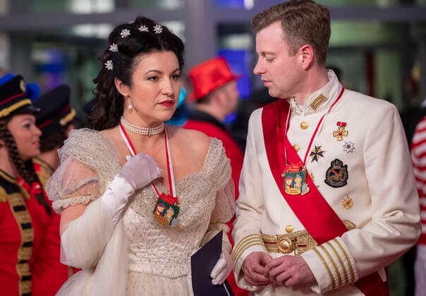 2020 Bilder des Jahres, Entertainment 02 Februar Entertainment Themen der Woche KW07 Entertainment Bilder des Tages Veitshoecheim, Mainfrankensaelen, 14.02.2020, Fastnacht in Franken 2020 Bild: Dorothee Baer (CSU), Staatsministerin und Beauftragte der Bundesregierung für Digitalisierung, mit Ehemann Oliver Baer, Landrat des Landkreises Hof Copyright: HMBxMedia xHeikoxBecker