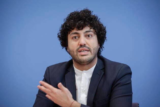 2020 Bilder des Jahres, News 02 Februar News Themen der Woche KW09 News Bilder des Tages 27.02.2020, Berlin, Deutschland - Pressekonferenz: Reaktion der Bundeskonferenz der Migrant*innennorganisationen auf Hanau. Foto: Dr. Cihan Sinanoglu, Pressesprecher der Tuerkischen Gemeinde in Deutschland e.V.