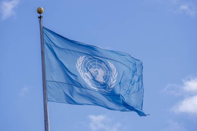 Symbolfoto: Flagge der Vereinten Nationen ( UN, United Nations ). New York, 27.02.2020 New York United States Copyright: xThomasxTrutschelx