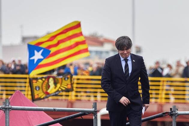 News Bilder des Tages Former Catalan regional President Carles Puigdemont delivers a speech during a pro-Catalan independence rally in Perpignan, France, 29 February 2020. Puigdemont attends rally in Perpignan !ACHTUNG: NUR REDAKTIONELLE NUTZUNG!  Copyright: xDavidxBorratx GRAF9099 20200229-637185901214990066