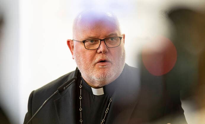 Bilder des Jahres 2020, News 03 März News Themen der Woche KW10 News Bilder des Tages Frühjahrs-Vollversammlung der Deutschen Bischofskonferenz Kirche: Bischofskonferenz, Frühjahrs-Vollversammlung der Deutschen Bischofskonferenz vom 02. bis 05. März im Erbacher Hof in Mainz unter der Leitung des Vorsitzenden Kardinal Reinhard Marx. Kardinal Reinhard Marx, Pressekonferemnz, Portrait, Mainz Hessen Deutschland Copyright: xNeundorf Kirchner-Mediax