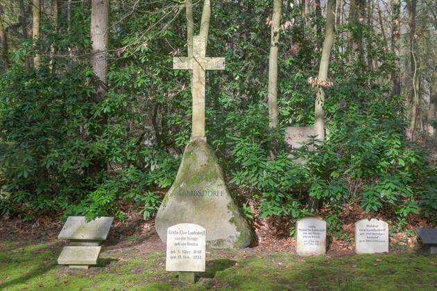 Familiengrab Lambsdorff, Südwestkirchhof, Bahnhofstrasse, Stahnsdorf, Brandenburg, Deutschland
