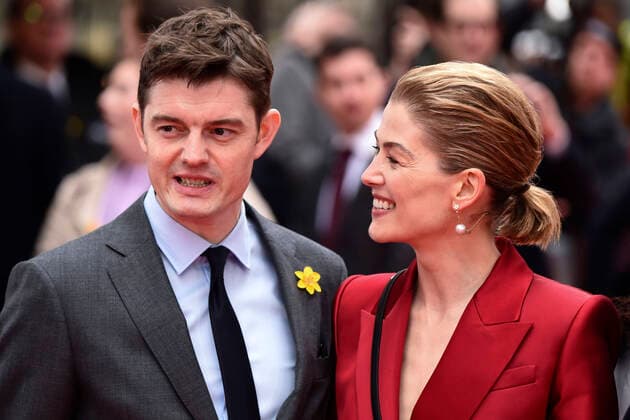 Bilder des Jahres 2020, Entertainment 03 März Entertainment Themen der Woche KW10 Entertainment Bilder des Tages Sam Riley und Rosamund Pike bei der Premiere des Kinofilms Radioactive Marie Curie - Elemente des Lebens im Curzon Mayfair. London, 08.03.2020