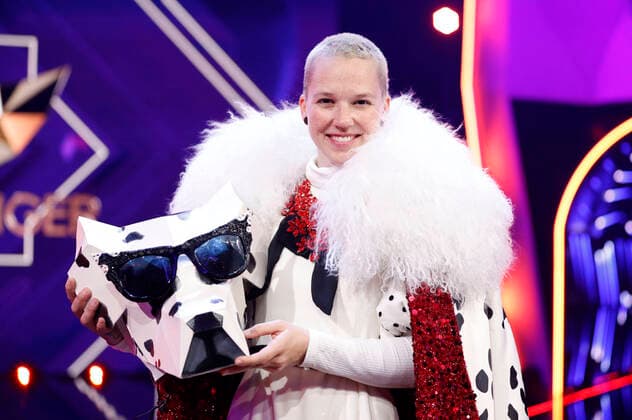 Bilder des Jahres 2020, Entertainment 03 März Entertainment Themen der Woche KW11 Stefanie Heinzmann als Dalmatiner in der 1. Live Show der 2. Staffel The Masked Singer 2020 in den MMC Studios Köln-Ossendorf. Köln, 10.03.2020