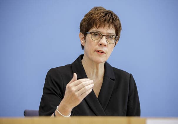 Bilder des Jahres 2020, News 03 März News Bilder des Tages Bundesverteidigungsministerin Annegret Kramp-Karrenbauer, und Parteivorsitzende der CDU, in der Bundespressekonferenz. Berlin, 19.03.2020 Berlin Deutschland