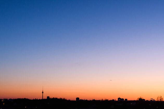 Bilder des Jahres 2020, News 03 März News Bilder des Tages Berlin, Sonnenuntergang Deutschland, Berlin - 21.03.2020: Im Bild ist der Sonnenuntergang am Abend in Berlin zu sehen. Berlin Berlin Deutschland