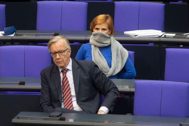 Bilder des Jahres 2020, News 03 März News Themen der Woche KW13 News Bilder des Tages Deutschland, Berlin, Bundestag, 154. Sitzung zur Corona-Krise, Dietmar Bartsch und Katja Kipping LINKE, 25.03.2020