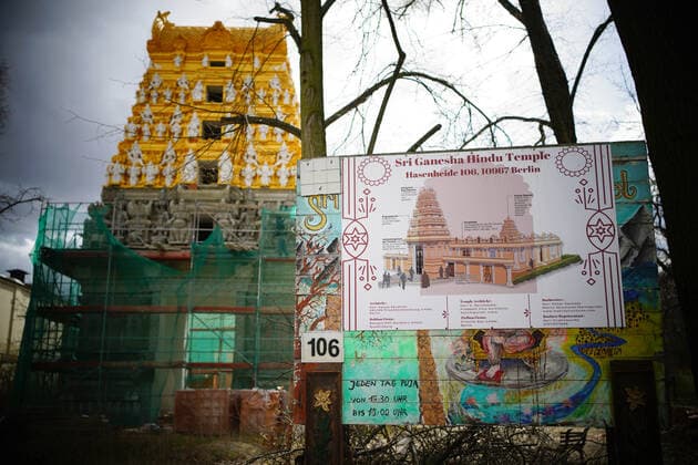 03.04.2020,Berlin,Deutschland,GER,die Stadt in Zeiten der Corona Pandemie, Bau der Sri Ganesha Hindu Temple in der Hasenheide im Bezirk Kreuzberg.