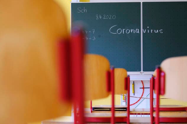 Bilder des Jahres 2020, News 04 April News Themen der Woche KW16 News Bilder des Tages Deutschland - Rheinland-Pfalz Wolfstein - Grundschule Am Königsberg Leere Klassenzimmer in der Coronakrise Corona
