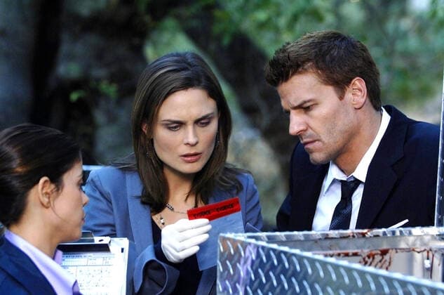 BONES, Darlena Tejeiro, Emily Deschanel, David Boreanaz, The Man in the Mud , (Season 3, aired April 14, 2008), 2005 -,. Photo: Ray Mickshaw FOX Broadcasting courtesy everett collection 20thCentFox Courtesy Everett Collection !ACHTUNG AUFNAHMEDATUM GESCHÃ„TZT! PUBLICATIONXNOTxINxCANxCHNxFRAxITAxJPNxNORxPOLxRUSxESPxUKxUSA Copyright: x20thCentFox CourtesyxEverettxCollectionx MCDBONE FE001