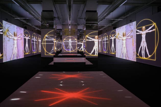 Bilder des Jahres 2020, Entertainment 04 April Entertainment Themen der Woche KW16 HANNOVER. Allein mit Mona Lisa, kein Gedränge wie im Louvre vor dem erstaunlich kleinen Bild, son- dern in einer Ruhe, die auch etwas Gespenstisches hat. Denn die Mona Lisa hängt als Nachbildung in Originalgröße derzeit auch in Hannovers Landesmuseum. Sie ist Teil der Ausstellung Leonardos Welt, und die ist wegen Corona derzeit fürs Publikum geschlossen.