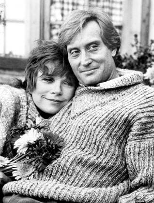 OUT ON A LIMB, Shirley MacLaine, Charles Dance, 1987. ABC Courtesy: Everett Collection ABC Courtesy Everett Collection !ACHTUNG AUFNAHMEDATUM GESCHÃ„TZT! PUBLICATIONXNOTxINxCANxCHNxFRAxITAxJPNxNORxPOLxRUSxESPxUKxUSA Copyright: xABC CourtesyxEverettxCollectionx TBDOUON EC001