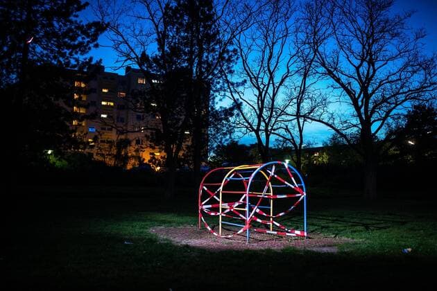 Bilder des Jahres 2020, News 04 April News Themen der Woche KW17 News Bilder des Tages Ein abgesperrtes Klettergerüst in einem Wohngebiet am 23. April 2020 im Bezirk Spandau in Berlin. abgesperrtes Klettergerüst