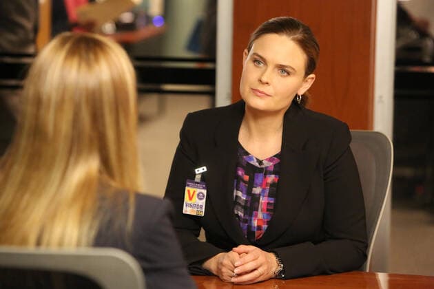 BONES, Emily Deschanel in The Loyalty in the Lie (Season 11, Episode 1, aired October 1, 2015). ph: Patrick McElhenney TM and Copyright 20th Century Fox Film Corp. All rights reserved. courtesy Everett Collection 20thCentFox Courtesy Everett Collection !ACHTUNG AUFNAHMEDATUM GESCHÃ„TZT! PUBLICATIONXNOTxINxCANxCHNxFRAxITAxJPNxNORxPOLxRUSxESPxUKxUSA Copyright: x20thCentFox CourtesyxEverettxCollectionx TCDBONE FE533