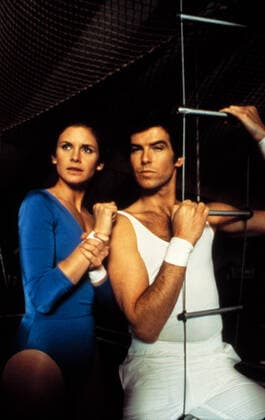 REMINGTON STEELE, Stephanie Zimbalist, Pierce Brosnan, 1982-1987. (c) NBC Courtesy: Everett Collection. NBC Courtesy Everett Collection !ACHTUNG AUFNAHMEDATUM GESCHÃ„TZT! PUBLICATIONXNOTxINxCANxCHNxFRAxITAxJPNxNORxPOLxRUSxESPxUKxUSA Copyright: xNBC CourtesyxEverettxCollectionx TSDREST EC004