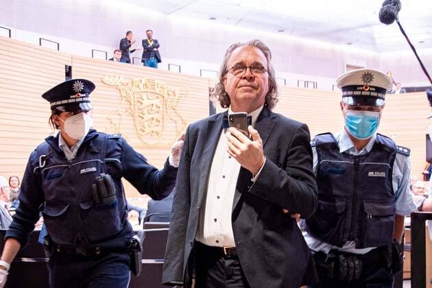 Bilder des Jahres 2020, News 04 April News Themen der Woche KW18 News Bilder des Tages Heinrich Fiechtner von Polizei aus dem Landtag BW geführt aufgrund von 3 Ordnungsrufen Heinrich Fiechtner von Polizei aus dem Landtag BW geführt aufgrund von 3 Ordnungsrufen Baden-Württemberg, 70173 Stuttgart, Deutschland Copyright: 7aktuell.dex xMarcxGruber