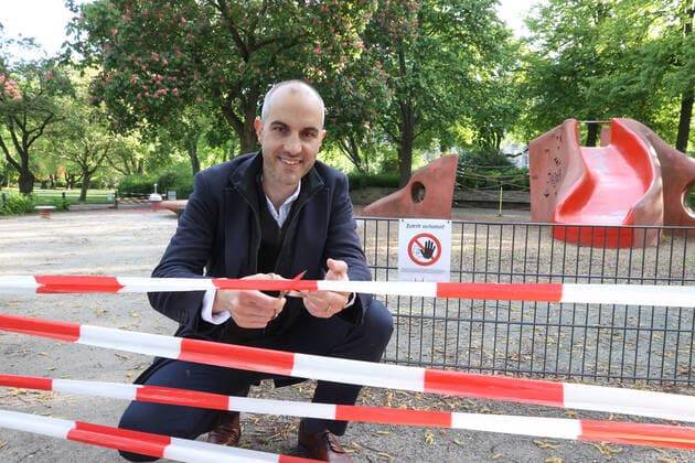 Bilder des Jahres 2020, News 05 Mai News Themen der Woche KW19 News Bilder des Tages Hannover, 06.05.2020, Lockerungen der Corona-Beschränkungen, Spielplätze öffnen wieder, Widereröffnung eines Spielplatzes im Maschpark durch Oberbürgermeister Belit Onay,