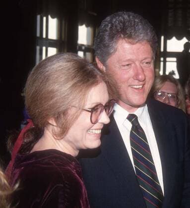 Gloria Steinem, Bill Clinton, 1992 Photo By John Barrett PHOTOlink Everett Collection (Gloria Steinem Bill Clinton5196) For usage credit please use; Photo By John Barrett PHOTOlink.net PUBLICATIONXNOTxINxCANxCHNxFRAxITAxJPNxNORxPOLxRUSxESPxUKxUSA Copyright: xPHOTOlink CourtesyxEverettxCollectionx ASCA008 F4956