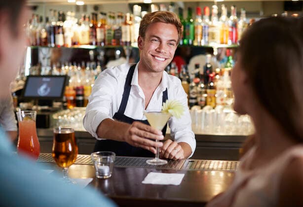 cocktail,servieren,barkeeper