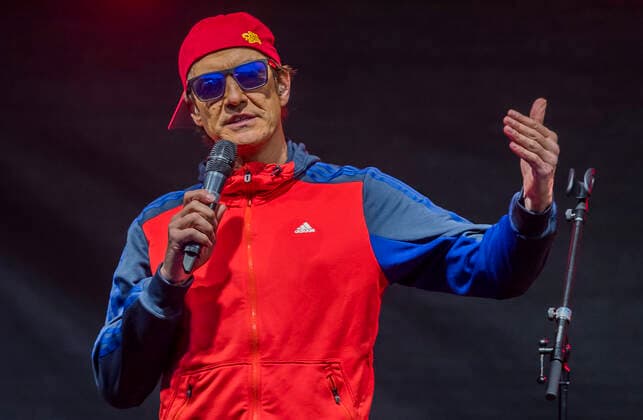 Bilder des Jahres 2020, Entertainment 05 Mai Entertainment Themen der Woche KW21 CARantäne - Lachen ist gesund! mit Matze Knop Unterhaltung: CARantäne - Lachen ist gesund! mit Matze Knop am 20.05.2020 im Autokino in Recklinghausen (Nordrhein-Westfalen). Matze Knop steht im Autokino in Recklinghausen auf der Bühne Recklinghausen Autokino Nordrhein-Westfalen Deutschland Copyright: xMarcoxSteinbrenner Kirchner-Mediax