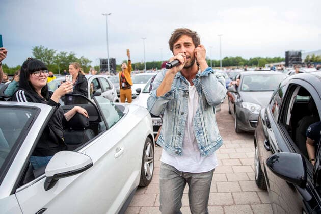 Bilder des Jahres 2020, Entertainment 05 Mai Max Giesinger live bei einem Autokonzert an der Messe. Erfurt, 22.05.2020