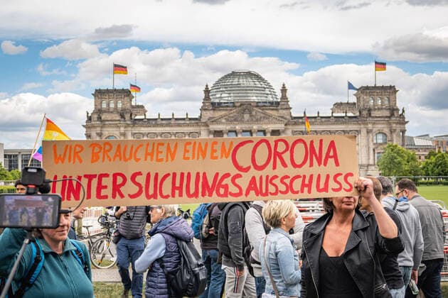 Bilder des Jahres 2020, News 05 Mai News Themen der Woche KW22 News Bilder des Tages 30.05.2020,Berlin,Deutschland,GER,Kundgebung mit TV-Koch Attila Hildmann vor dem Reichstag.