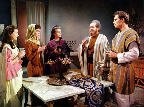BEN HUR BEN HUR MARTHA SCOTT centre, CHARLTON HESTON right Date: 1959. Strictly editorial use only in conjunction with the promotion of the film. Credit line mandatory. This image is copyright of the film company and is supplied under the terms of issue as film still. No commercial or book cover use permitted without prior consent from the film company.  Mandatory credit line: Image courtesy MGM Ronald Grant Archive Mary Evans
