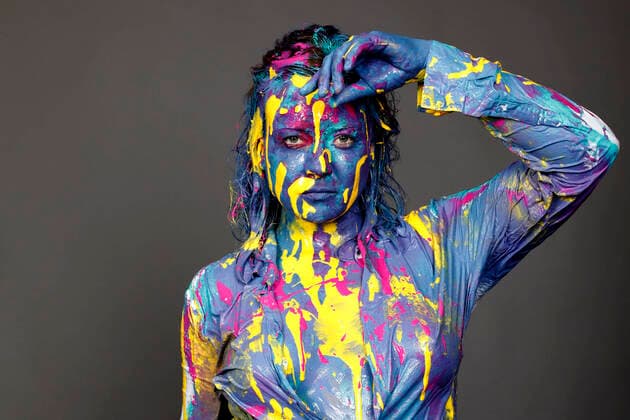 Bilder des Jahres 2020, Entertainment 06 Juni Entertainment Themen der Woche KW25 BODYART: Colour Shirt Performance mit Model Alena im Atelier Düsterwald. Hameln, 16.06.2020 - BodyArt-Künstler: Jörg Düsterwald