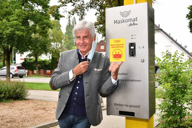 Bilder des Jahres 2020, Entertainment 06 Juni Entertainment Themen der Woche KW25 Entertainment Bilder des Tages Frederic Meisner Aktion - Ich kaufe ein E Einweihung des ersten Maskomat Schutzmasken Einwegmasken Netto Discounter Supermarkt Lebensmittelladen München 17. Juni 2020