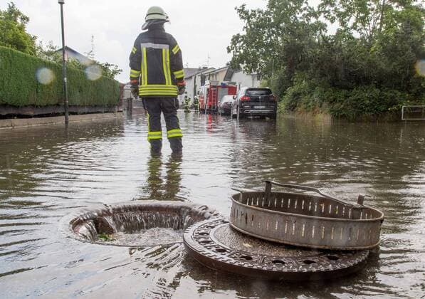Bilder des Jahres 2020, News 06 Juni News Themen der Woche KW25 News Bilder des Tages Unwettereinsätze Lampertheim-Hüttenfeld 17.06.2020 Lampertheim - Hüttenfeld Unwettereinsätze Lampertheim-Hüttenfeld Unwettereinsätze Lampertheim-Hüttenfeld